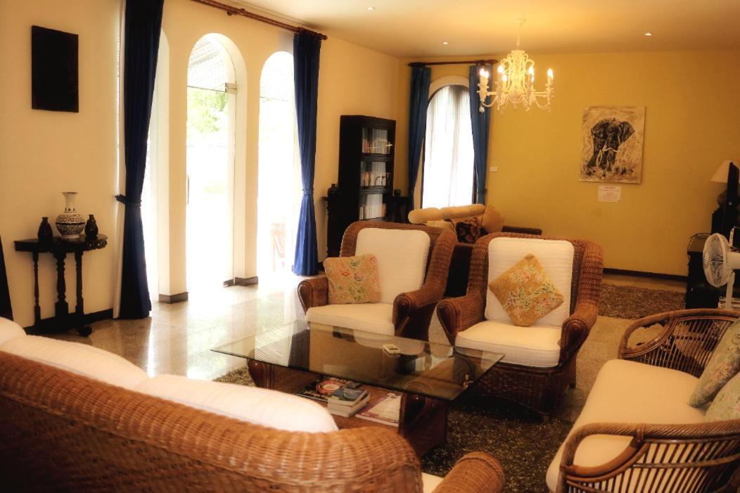 Chalong Palm Residence Bagian luar foto